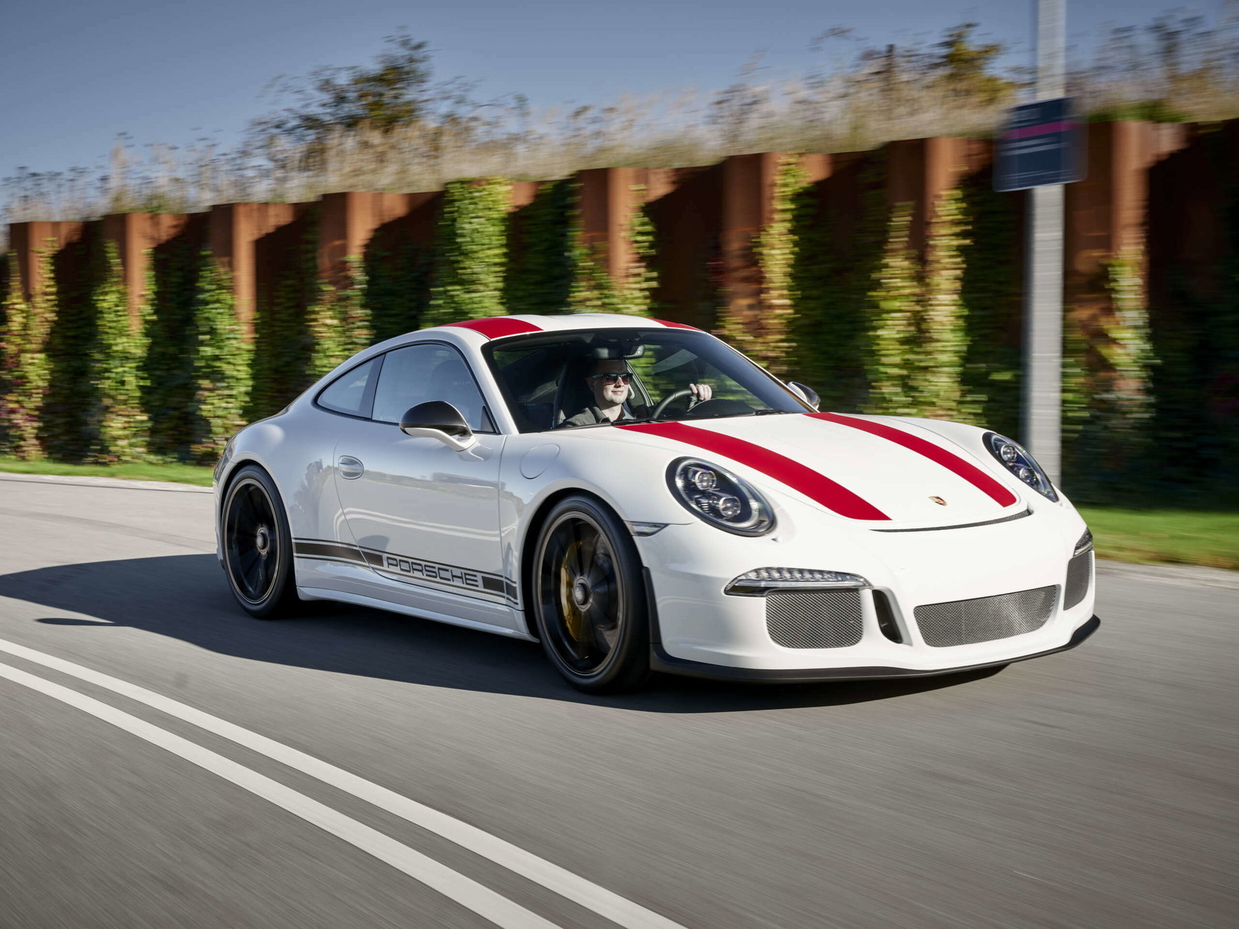 Formula_Selected_Porsche_911_R