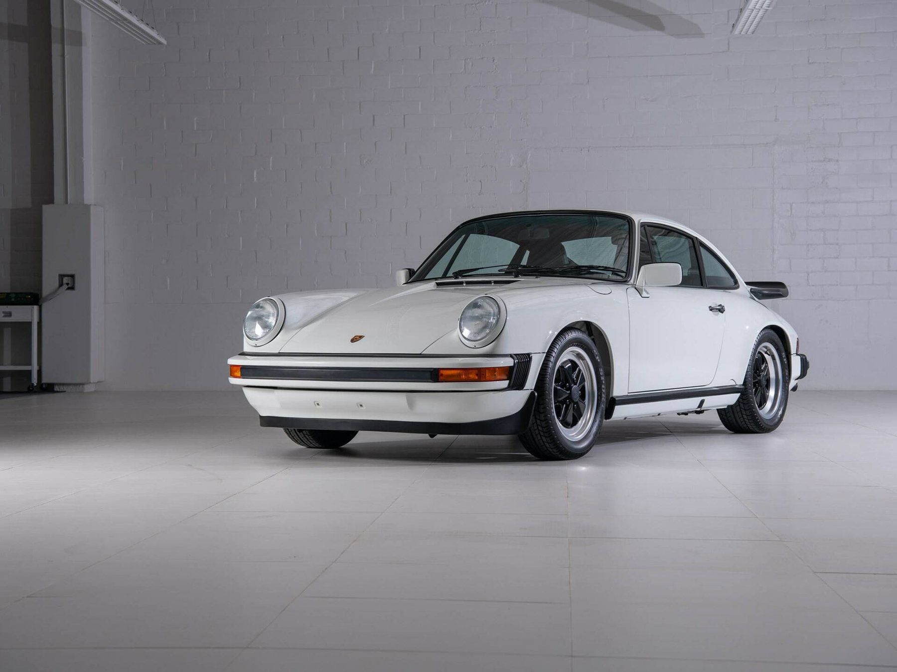 Porsche 911 Carrera 3.2 Clubsport 1988 - elferspot.com