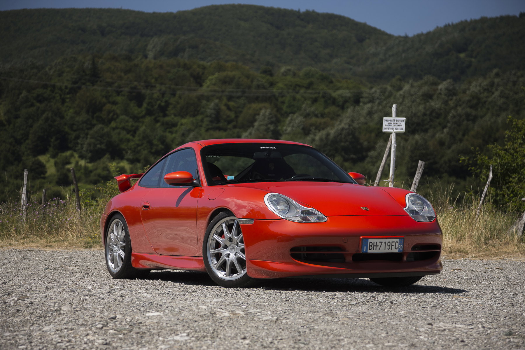 Porsche in Zanzibar Red 1A8 - Color Overview - elferspot.com