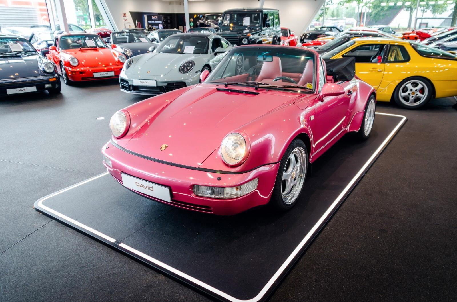 Porsche in Raspberry Metallic 83E - Color Overview - elferspot.com