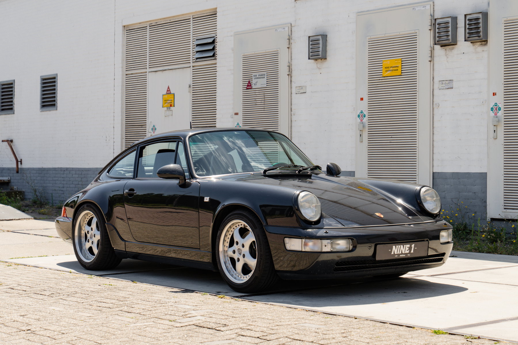 Porsche in Satin Black Metallic 729 - Color Overview - elferspot