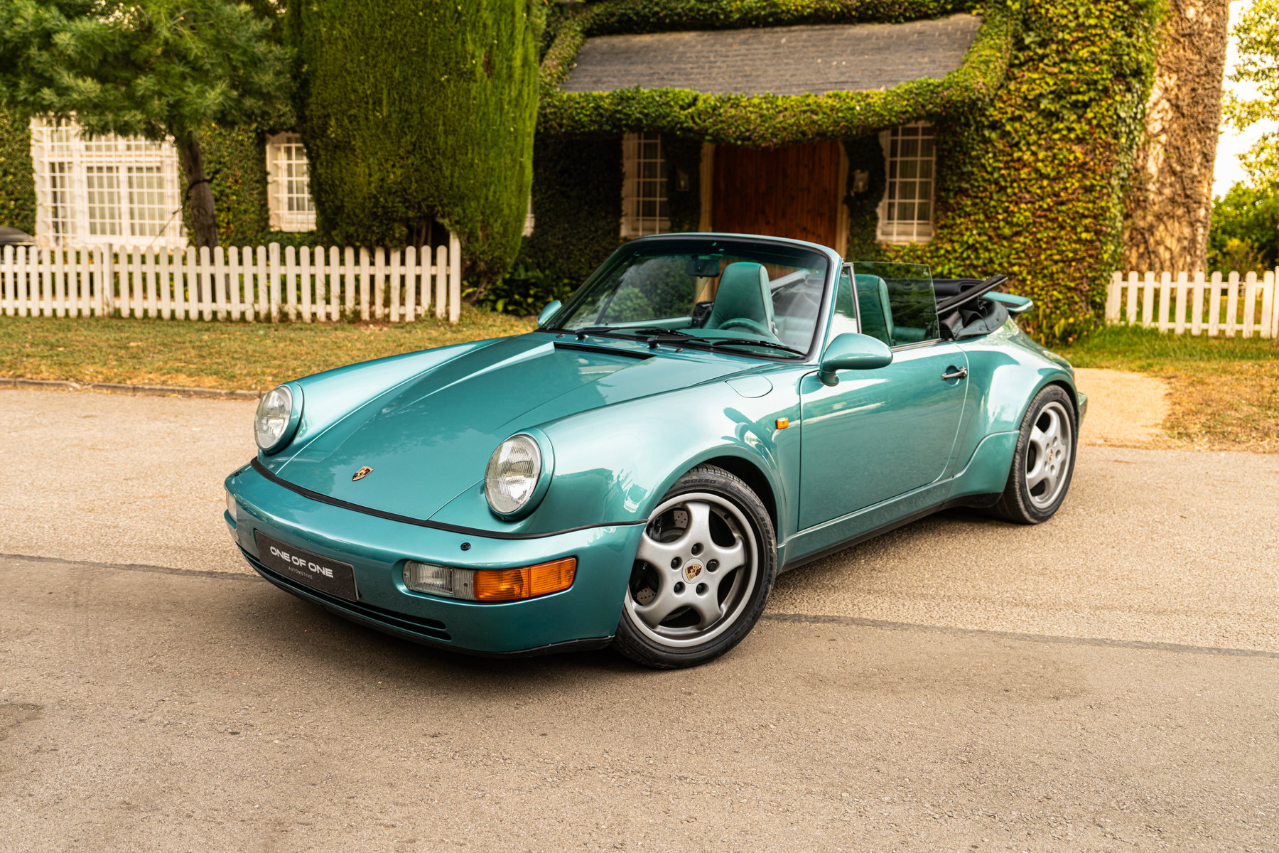 Porsche in Wimbledon Green Metallic 23I - Color Overview