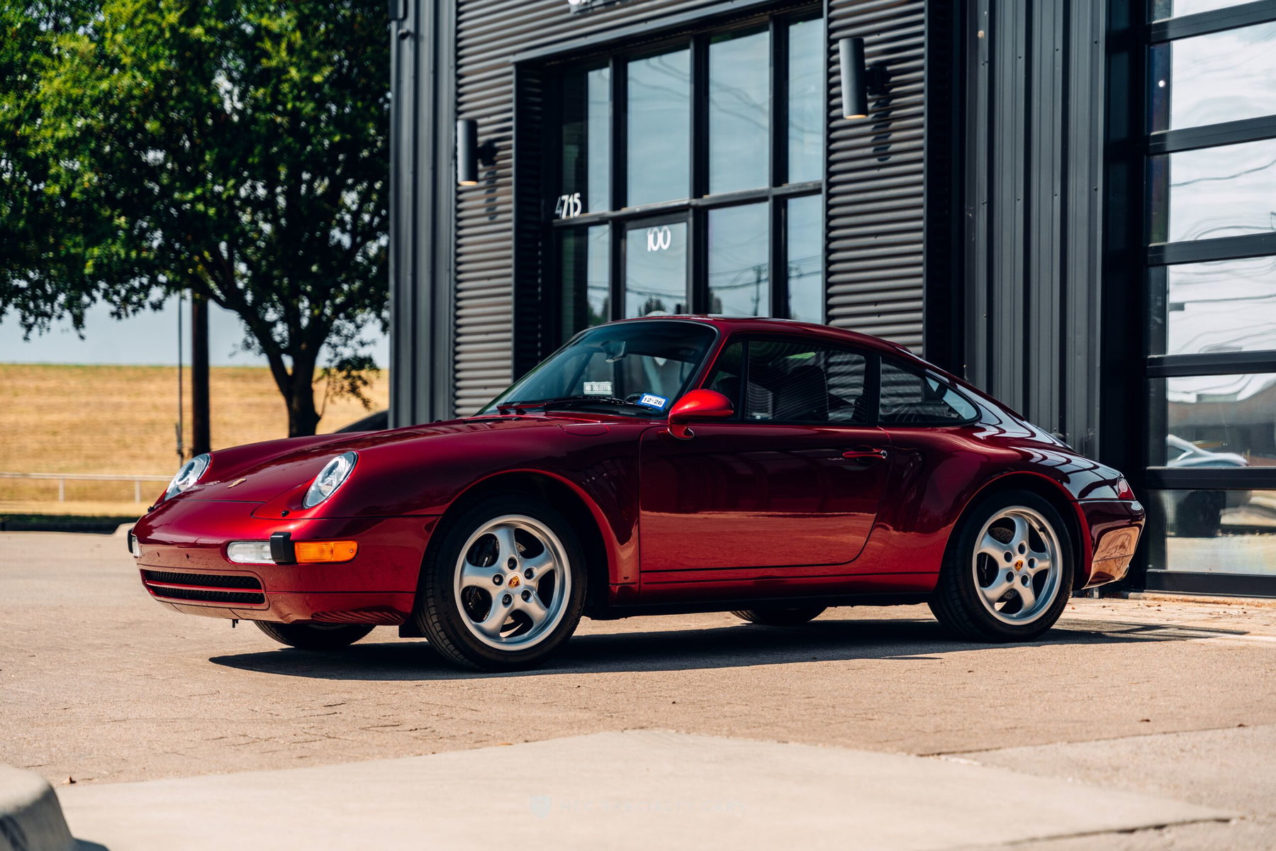Porsche in Arena Red Metallic 84S - Color Overview - elferspot.com