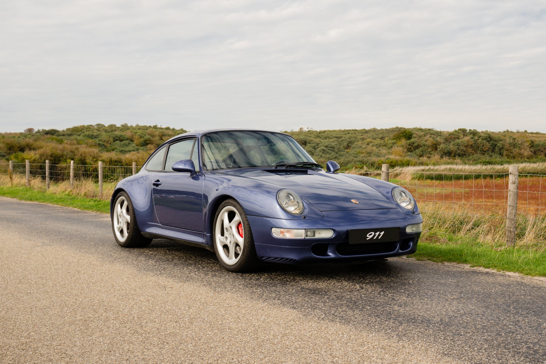 Porsche in Zenith Blue Metallic 3AX - Color Overview - elferspot