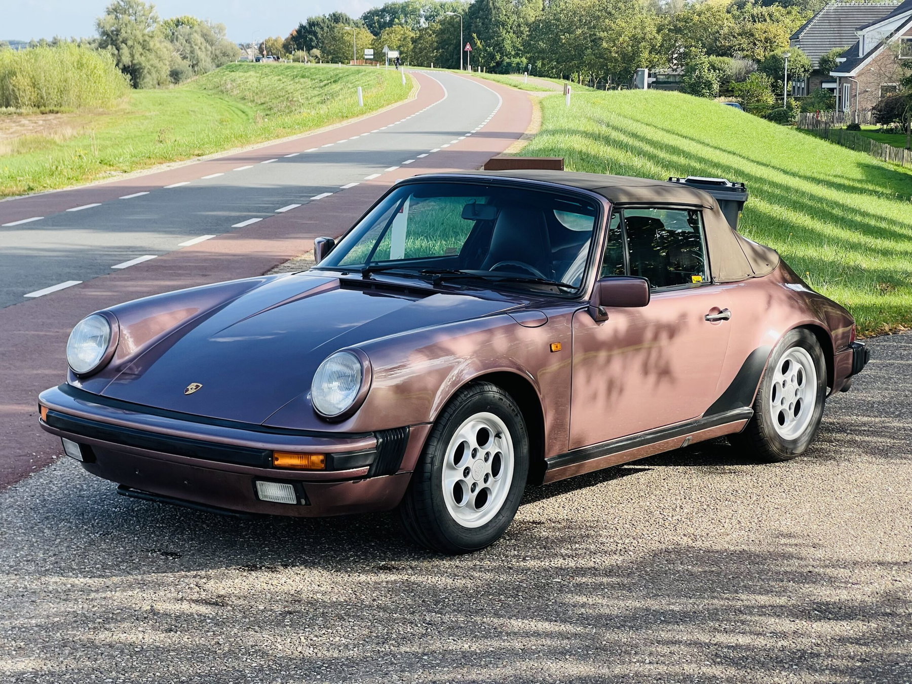 Porsche in Cassis Red Metallic 80D - Color Overview - elferspot